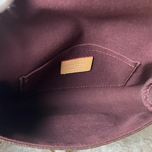 Louis Vuitton Monogram Favorite PM (Missing Long Strap) - Picture 7 of 7